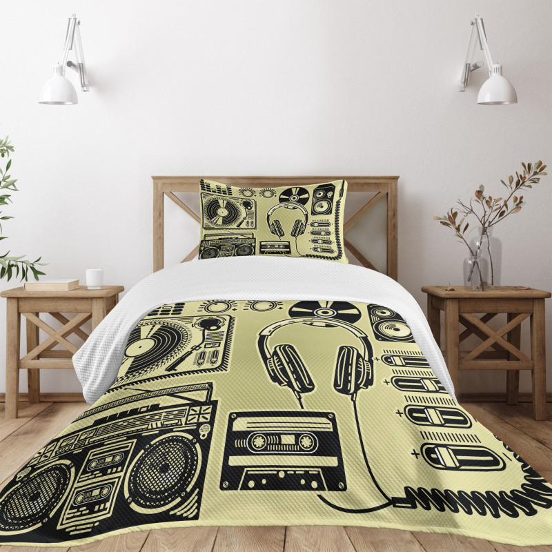 Turntable Headphones Bedspread Set