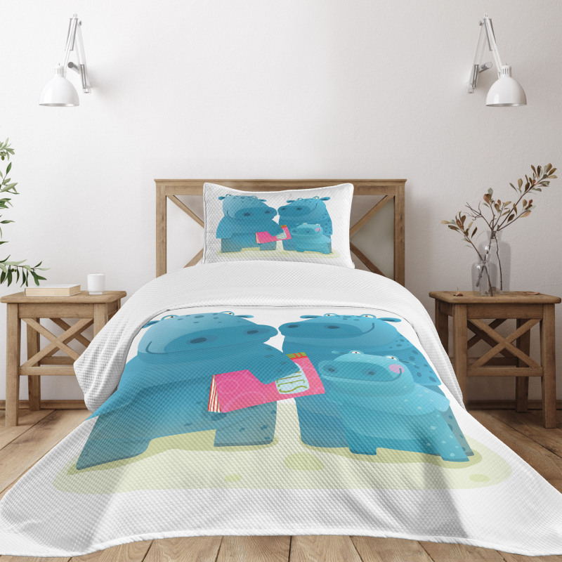 Graphic Happy Family Bedspread Set