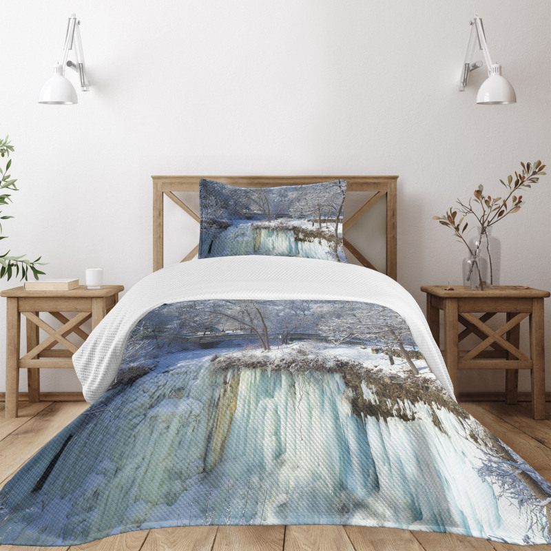 Frozen Minnehaha Fall Bedspread Set