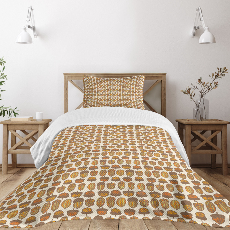 Hand Drawn Oak Pattern Bedspread Set