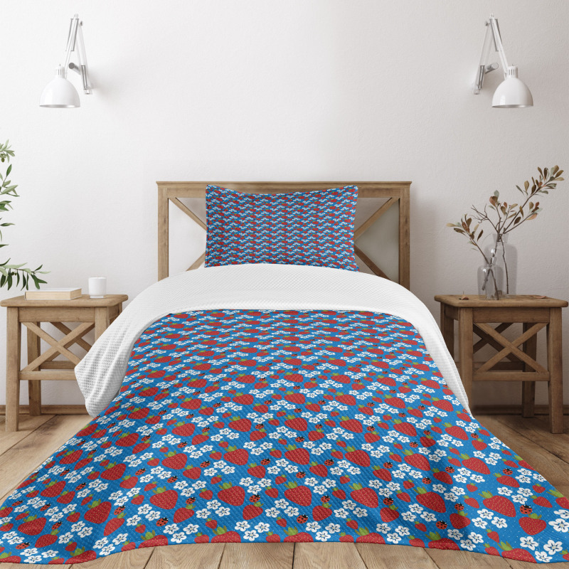 Strawberry and Flowers Bedspread Set