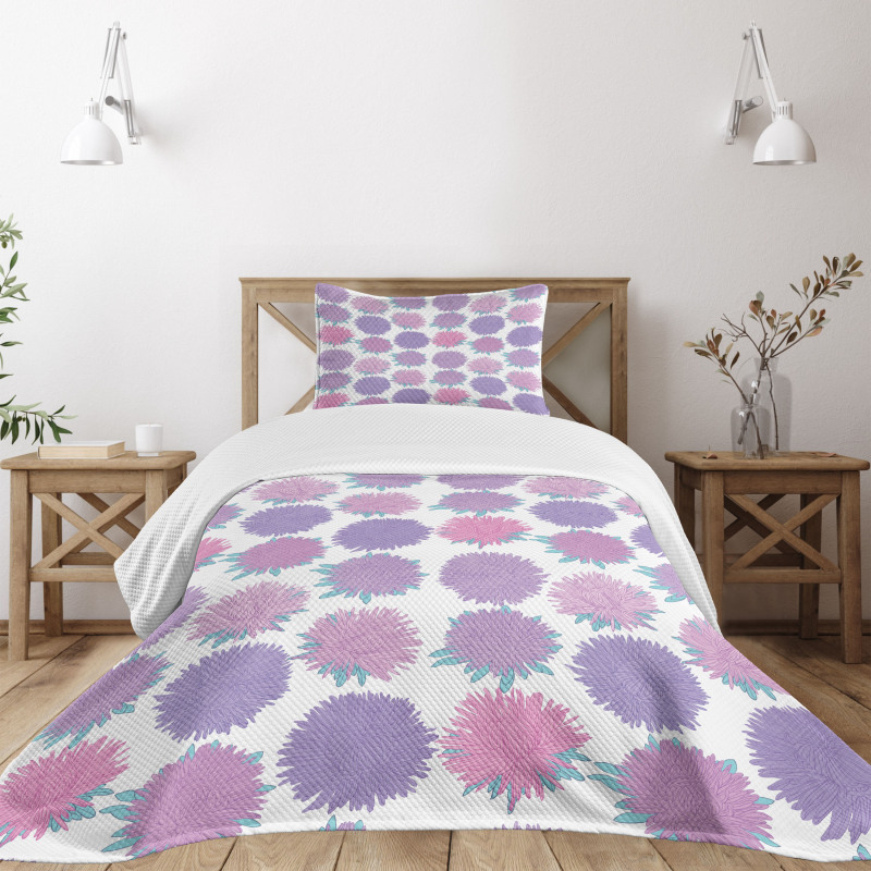 Detailed Flower Pattern Bedspread Set