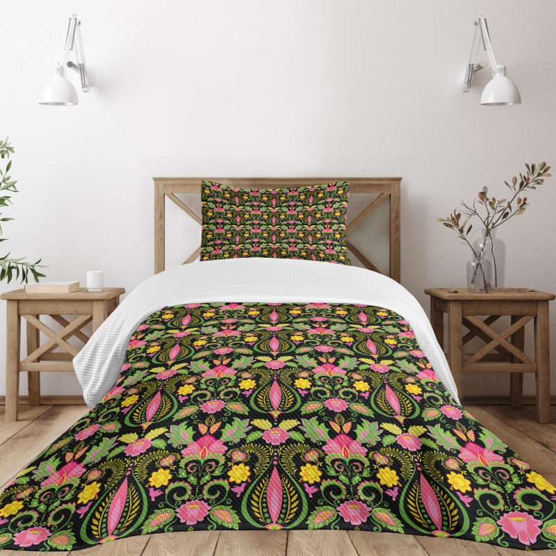 Exotic Flowers Feathers Bedspread Set