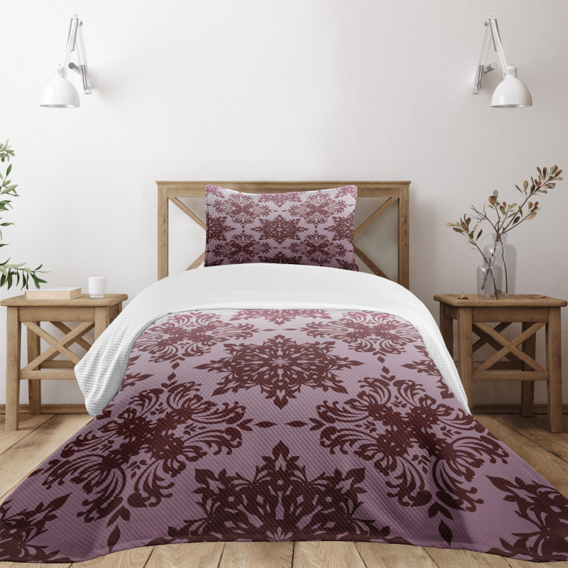 Swirled Classical Motif Bedspread Set