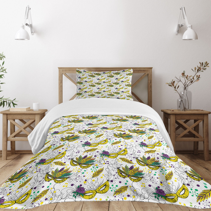 Harlequin Masks Bedspread Set