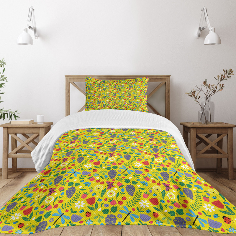 Sketch Grapes Berries Bedspread Set