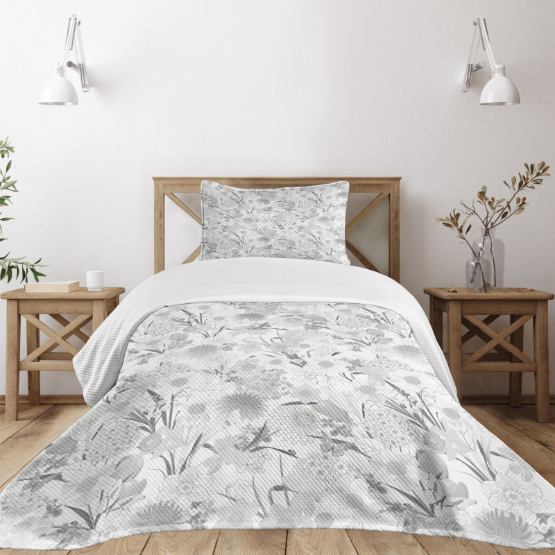Monochrome Bouquet Leaf Bedspread Set