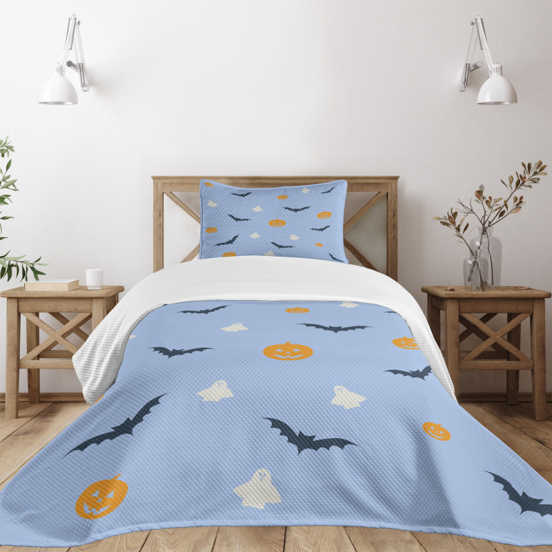 Pumpkins and the Flying Bats Bedspread Set