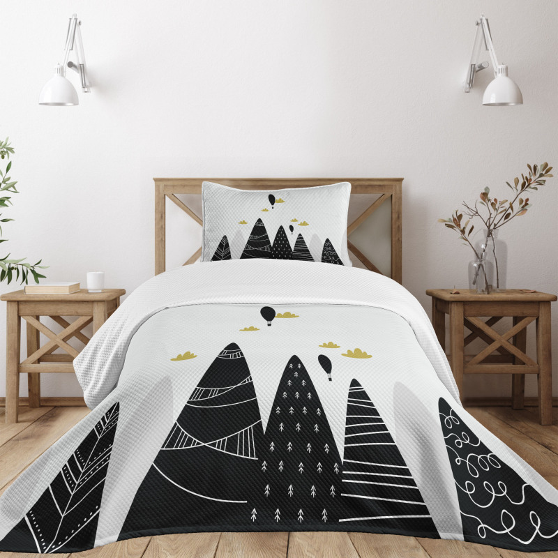 Clouds Mountain Region Bedspread Set