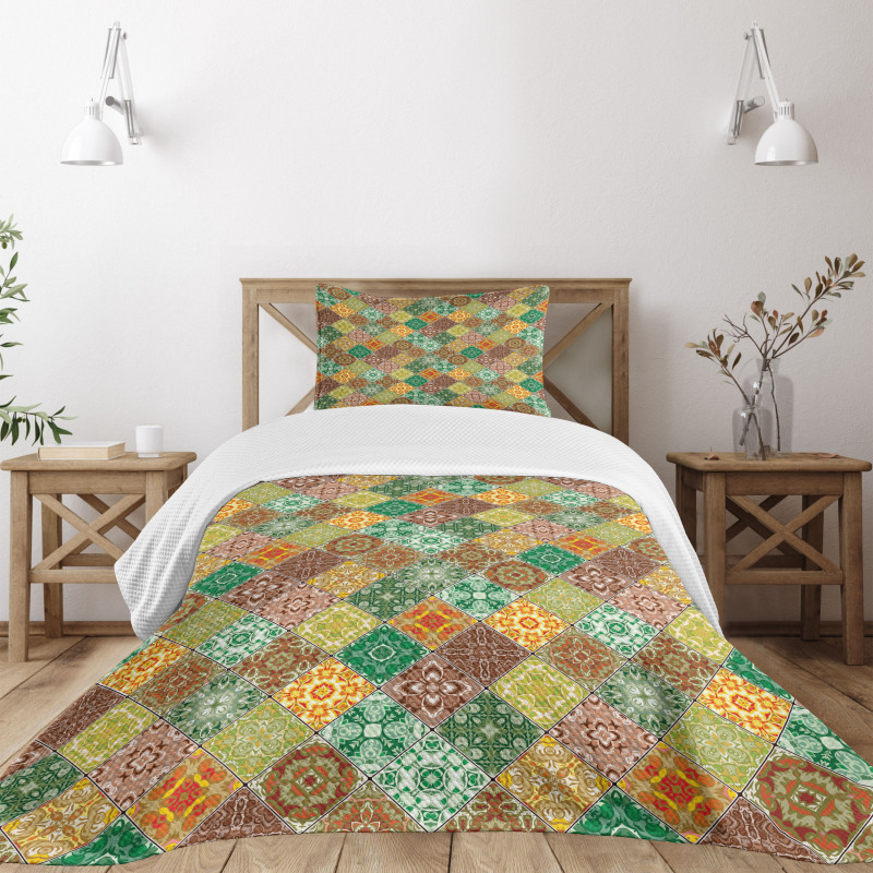 Traditional Vintage Tiles Bedspread Set