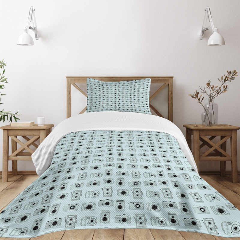 Vintage Style Design on Blue Bedspread Set