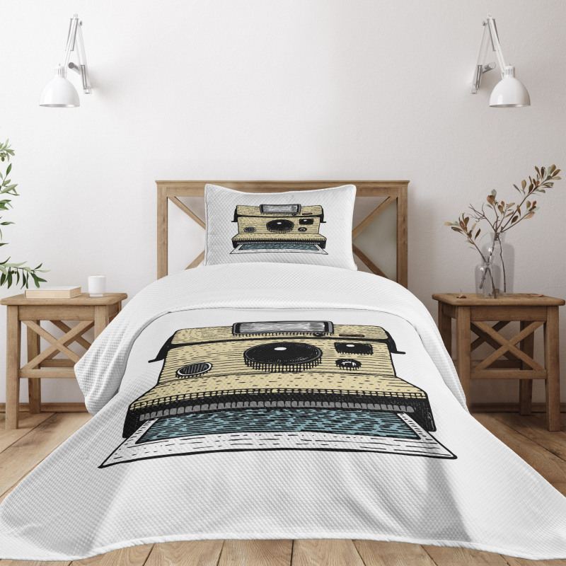 Vintage Polaroid Machine Bedspread Set