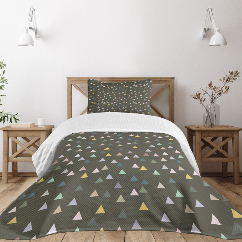 Simple Triangle Shapes Bedspread Set