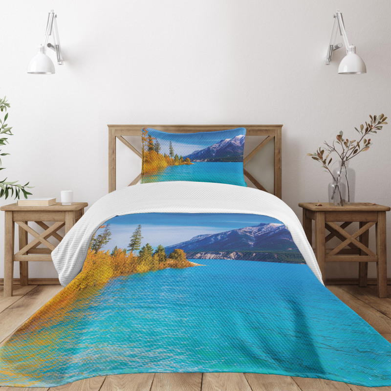 Abraham Lake Mountains Bedspread Set