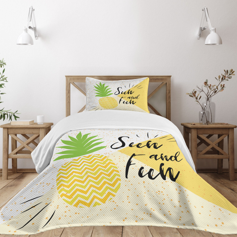 Sun and Fun Pineapple Bedspread Set