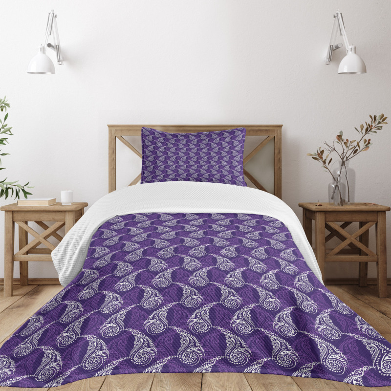 Detailed Paisley Motifs Bedspread Set