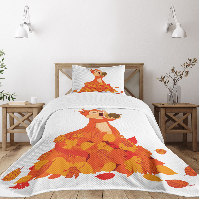 Animal Eating a Nut Bedspread Set