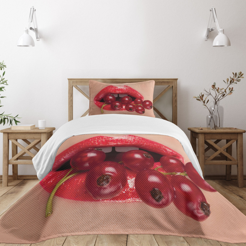 Red Current Berry Branch Image Bedspread Set