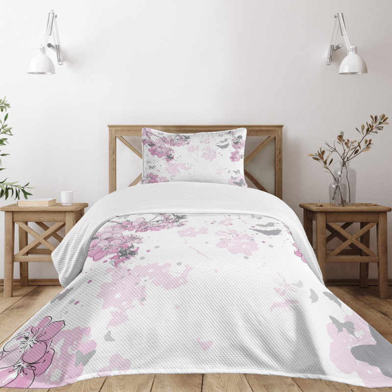 Spring Motif Outline Bedspread Set