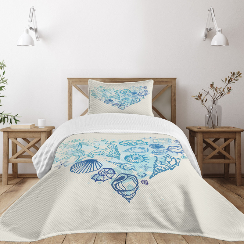 Coastal Design Grunge Heart Bedspread Set