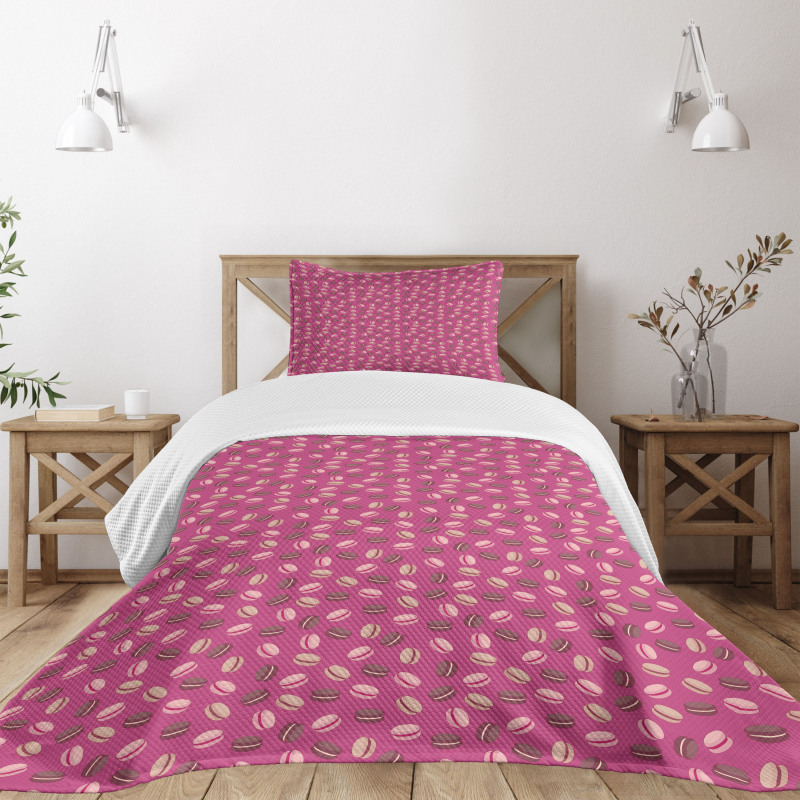 Macaroons with Cream Graphic Bedspread Set