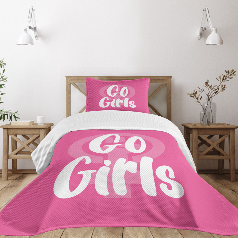 Go Girls Text in Bold Bedspread Set