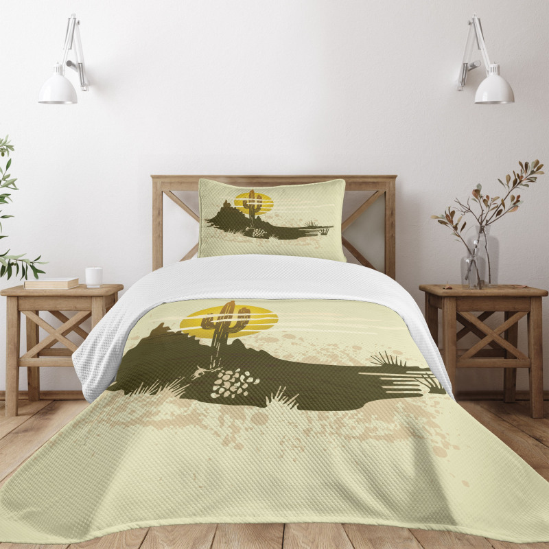 Dramatic Saguaro and Sun Bedspread Set