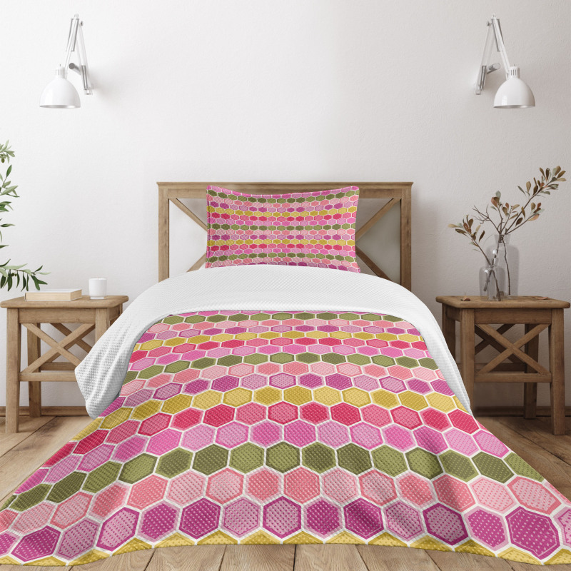 Hexagons and Dots Bedspread Set