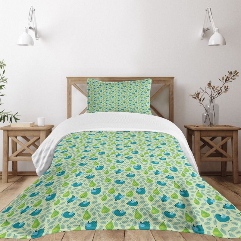 Pears with Small Sparrows Bedspread Set
