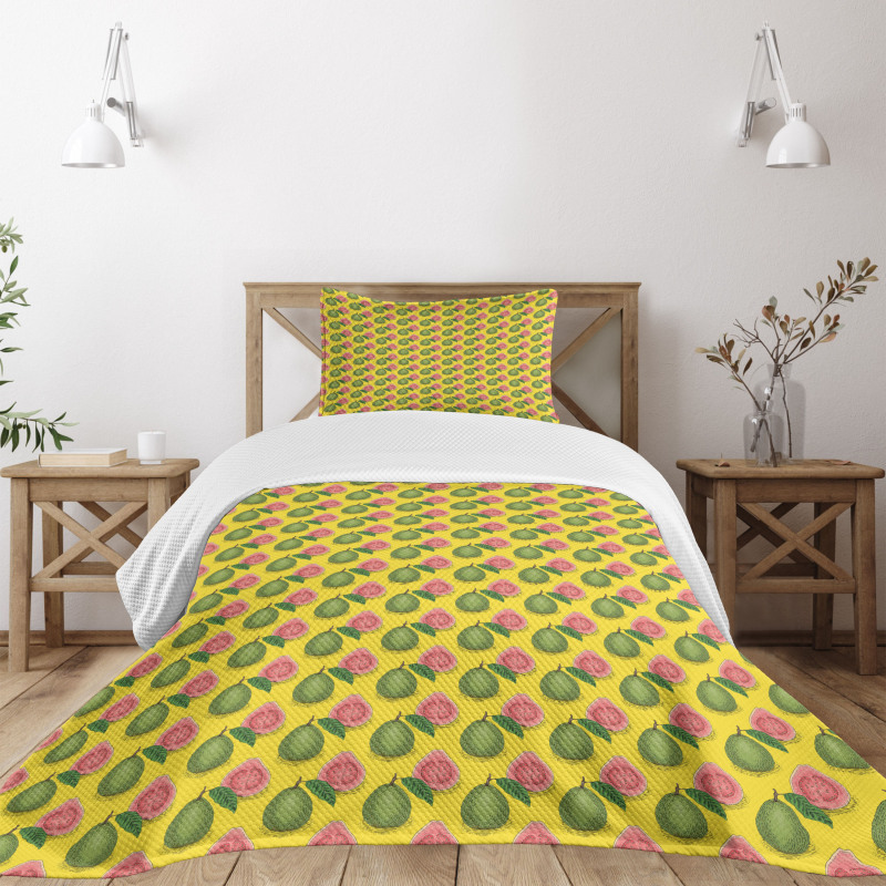 Ripe Guava Fruits Leaf Bedspread Set