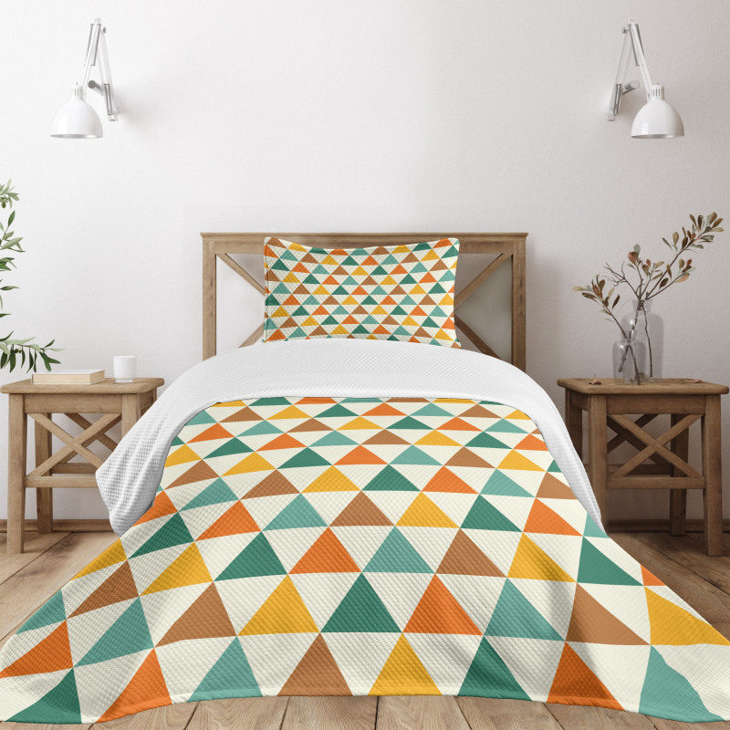 Repeating Retro Triangles Bedspread Set