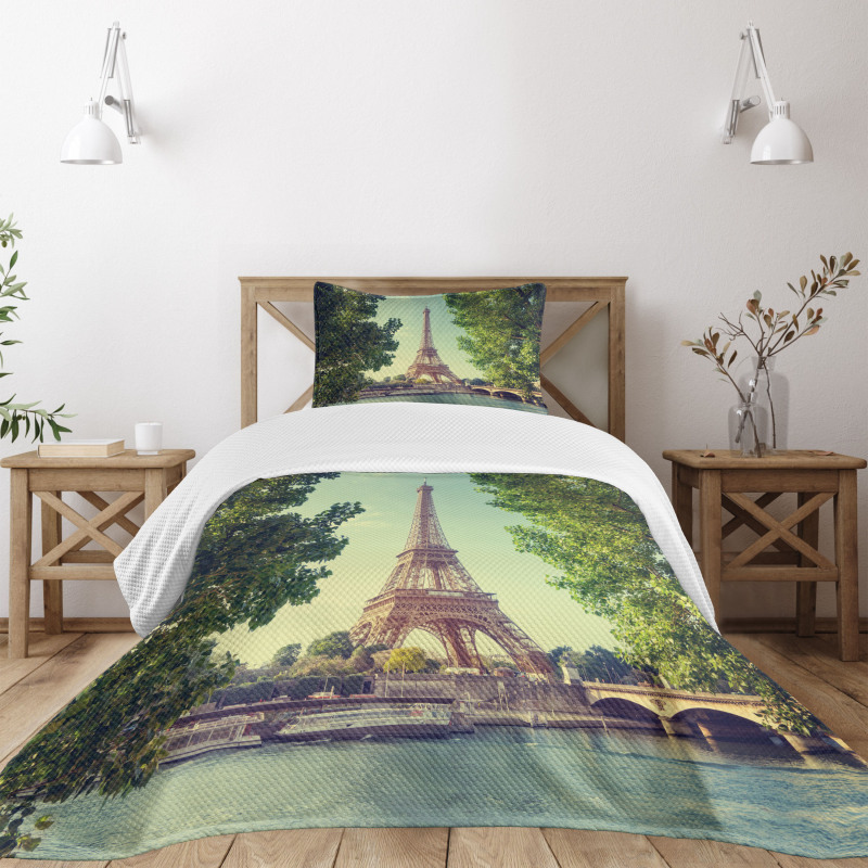 Eiffel Tower Seine River Bedspread Set