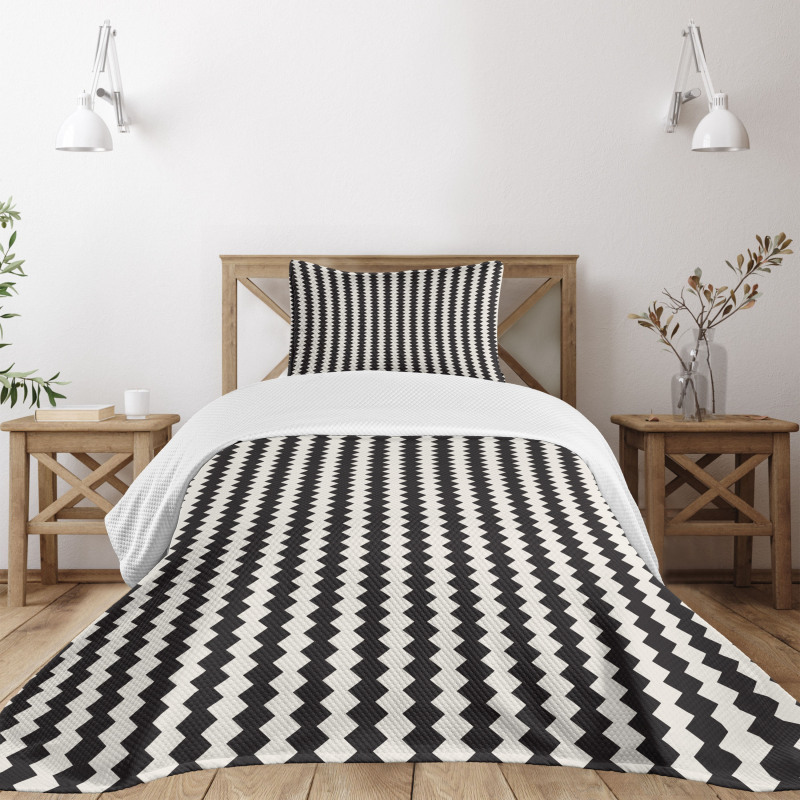 Repeating Retro Ornament Bedspread Set