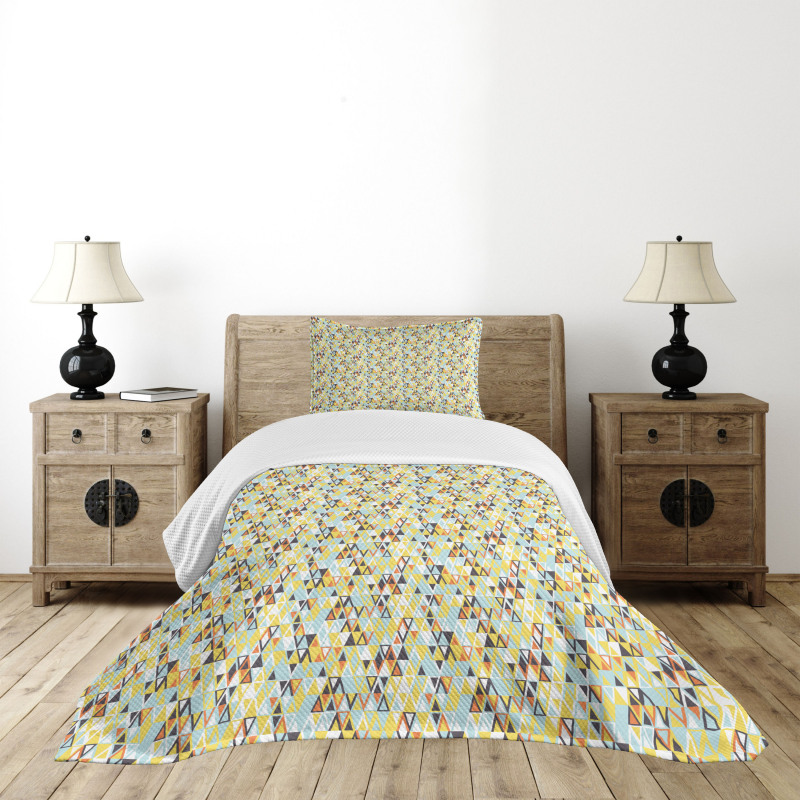 Nostalgic Art with Triangles Bedspread Set