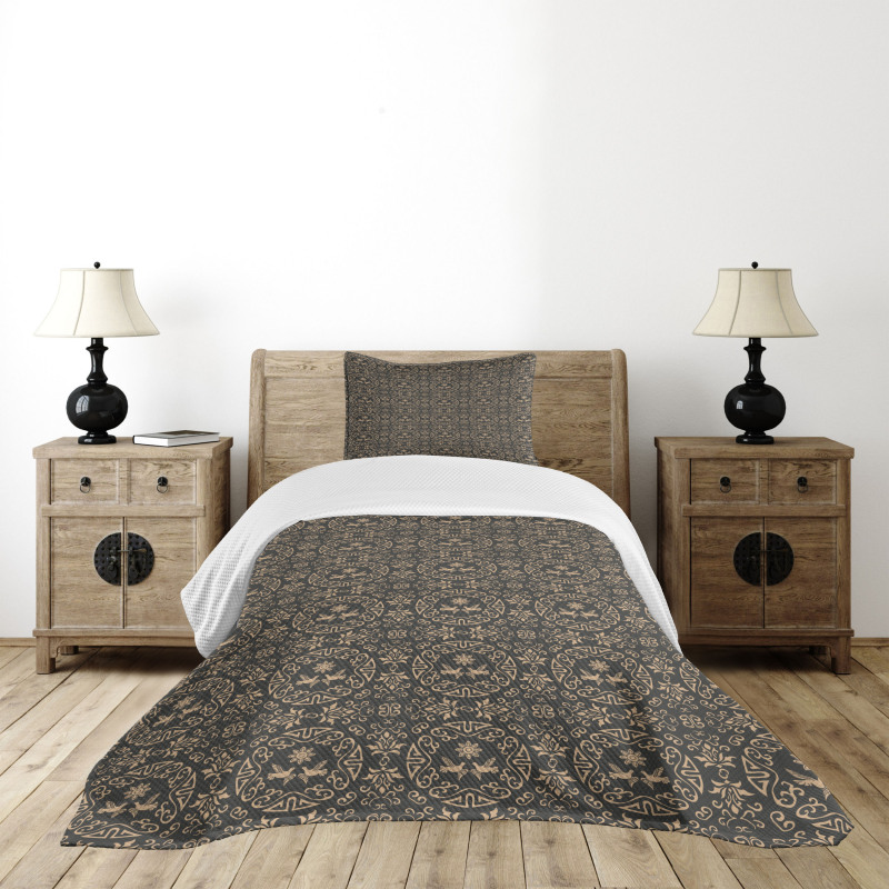 Floral Pigeon Motifs Art Bedspread Set