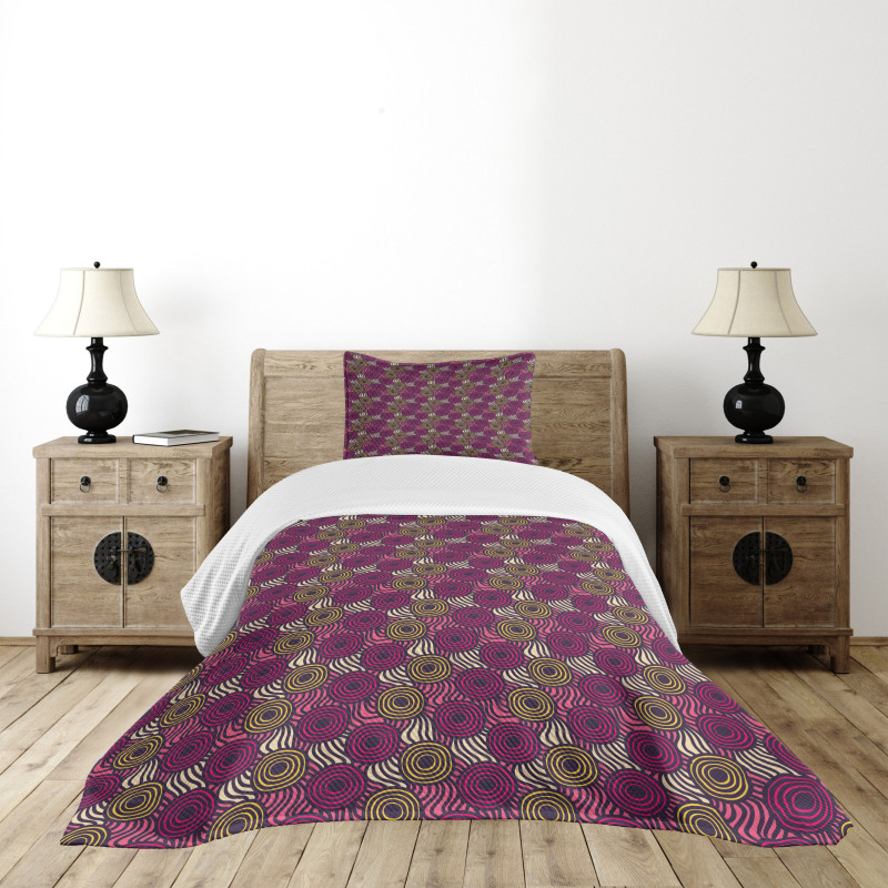 Doodle Circles and Waves Bedspread Set