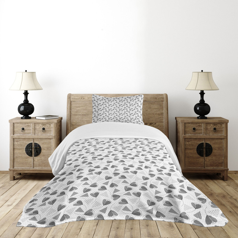 Dotted Triangles and Flowers Bedspread Set