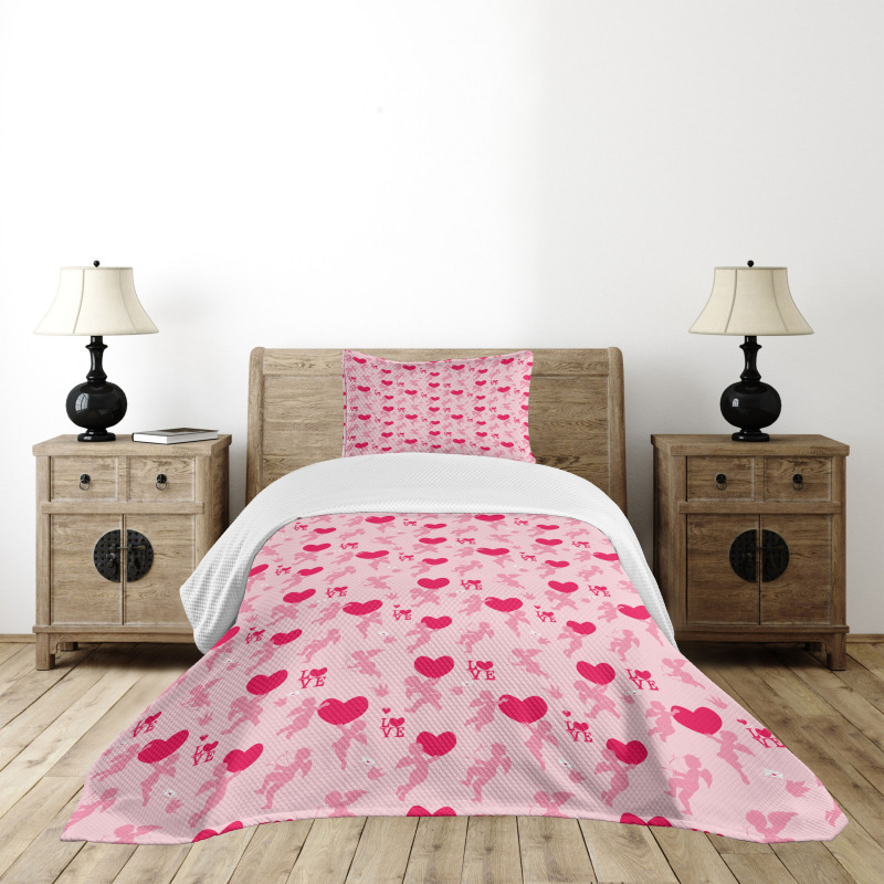 Silhouettes of Angel Heart Bedspread Set