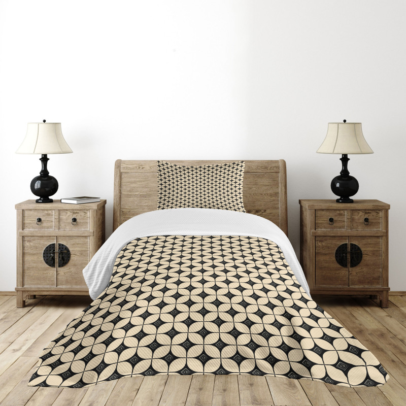 Round and Intricate Squares Bedspread Set