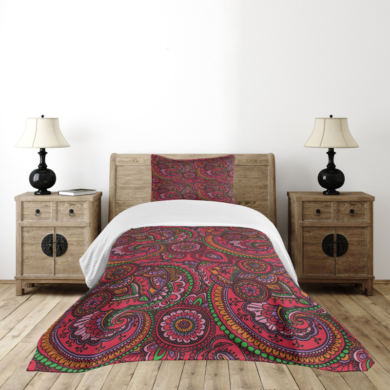 Traditional Art Bedspread Set