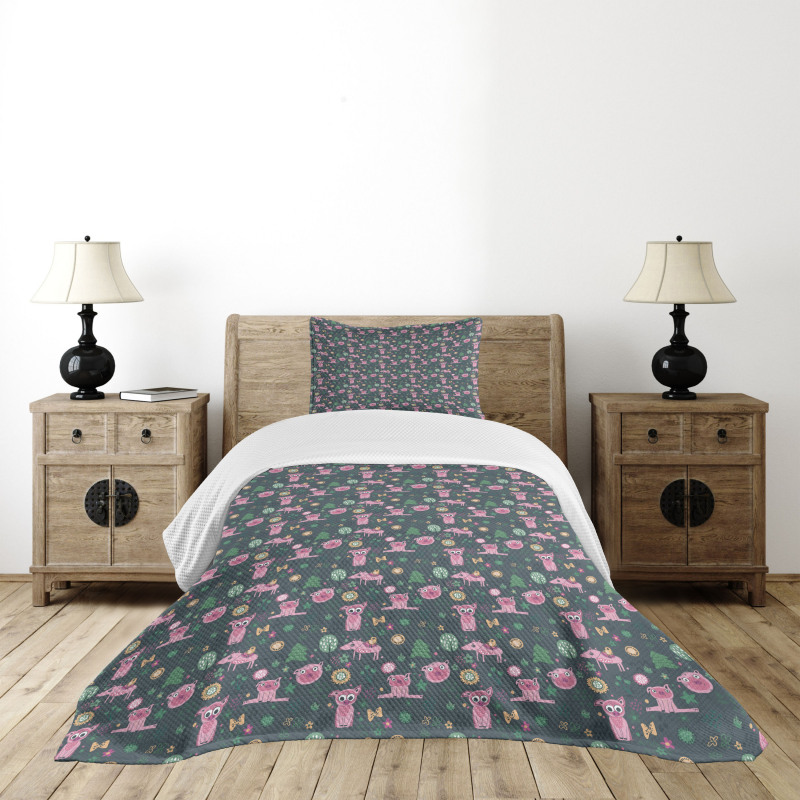 Piglets Flowers Birds Trees Bedspread Set