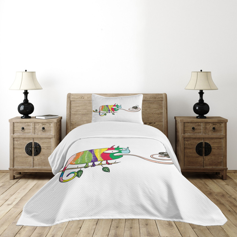 Chameleon on Branch Bedspread Set