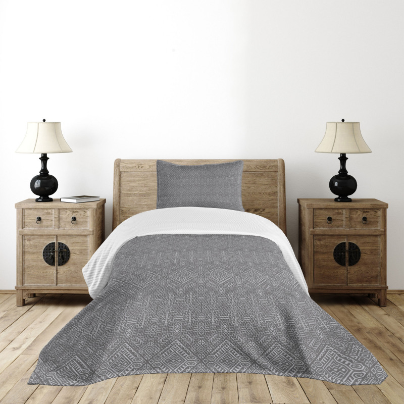 Symmetric Greyscale Motifs Bedspread Set