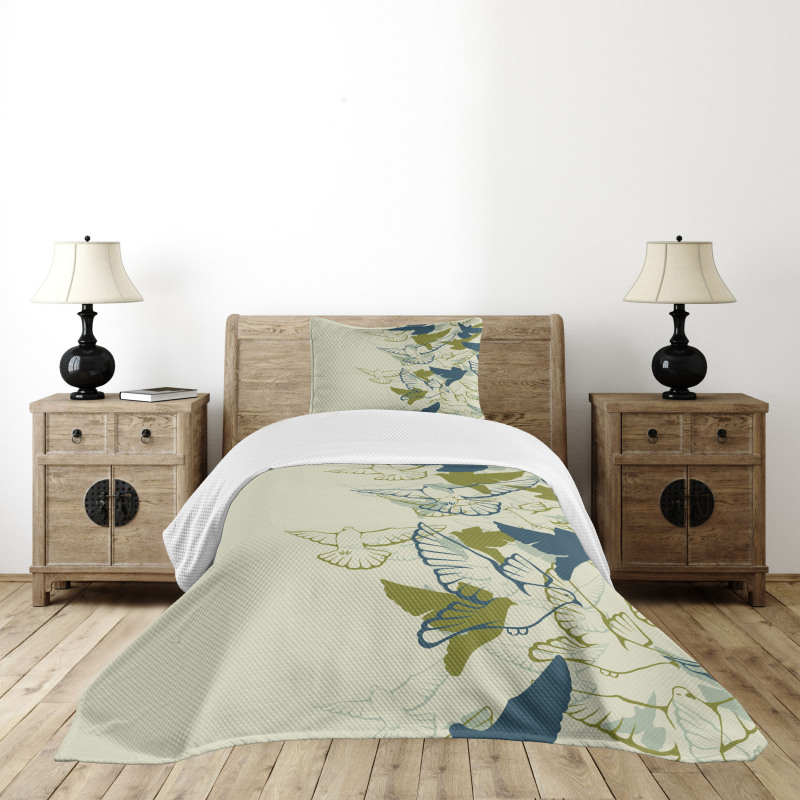 Flock of Flying Pigeons Bedspread Set