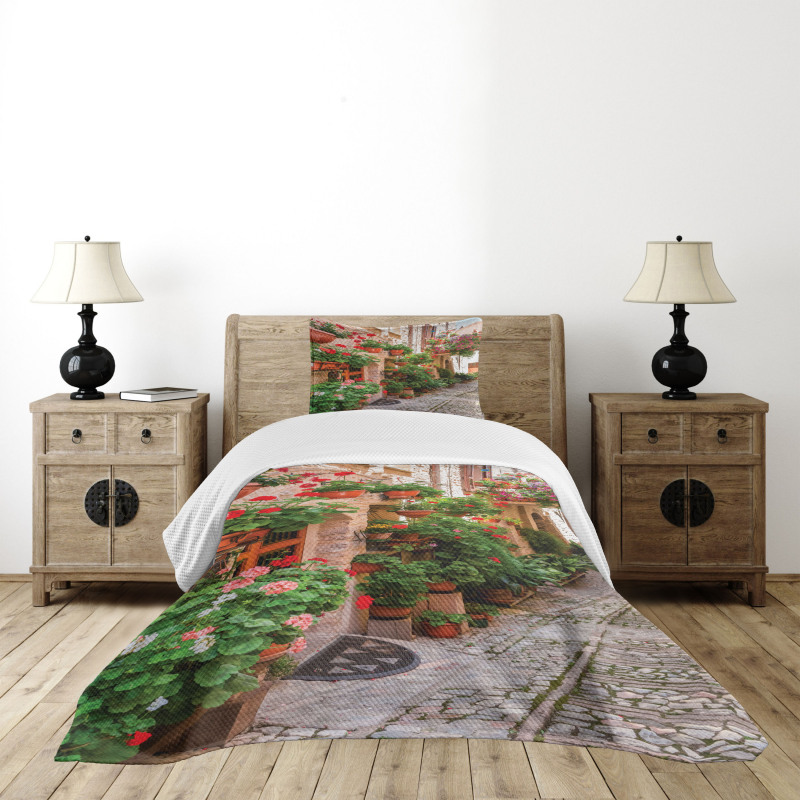 Small Medieval Town Bedspread Set