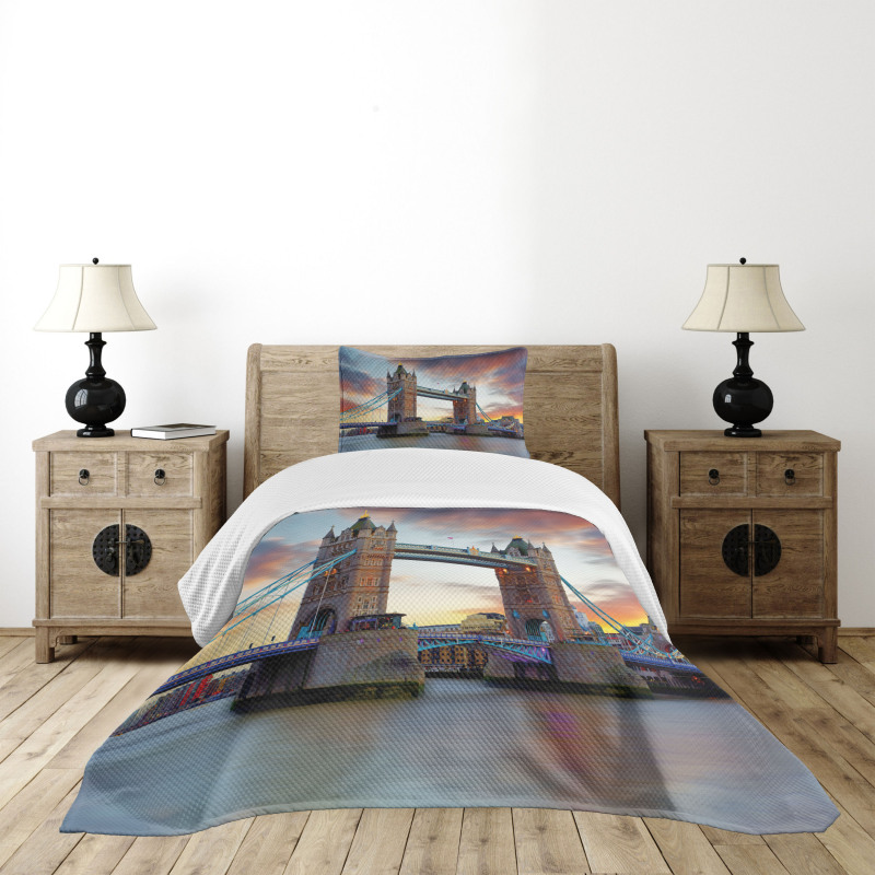 Historical Tower Bridge Bedspread Set