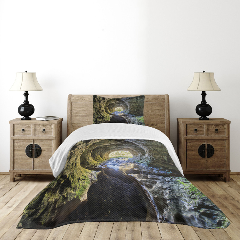 Buried River Bedspread Set