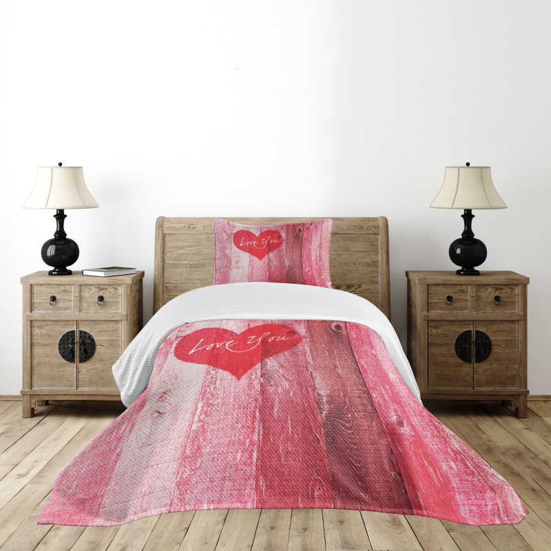 Heart on Wooden Board Bedspread Set