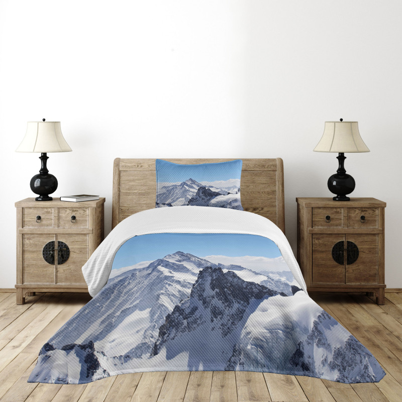 Snowy Mountain Peaks Bedspread Set