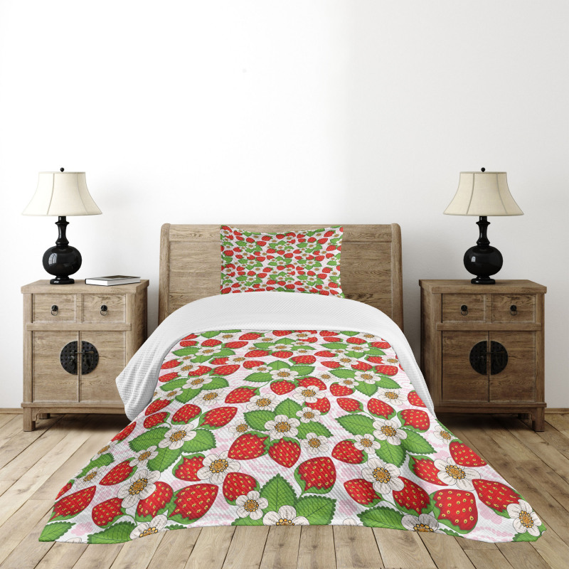 Floral Strawberry Scene Bedspread Set